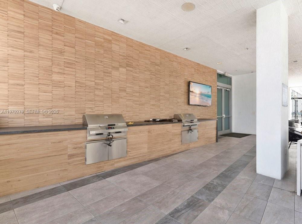 QUADRO CONDO - Residential