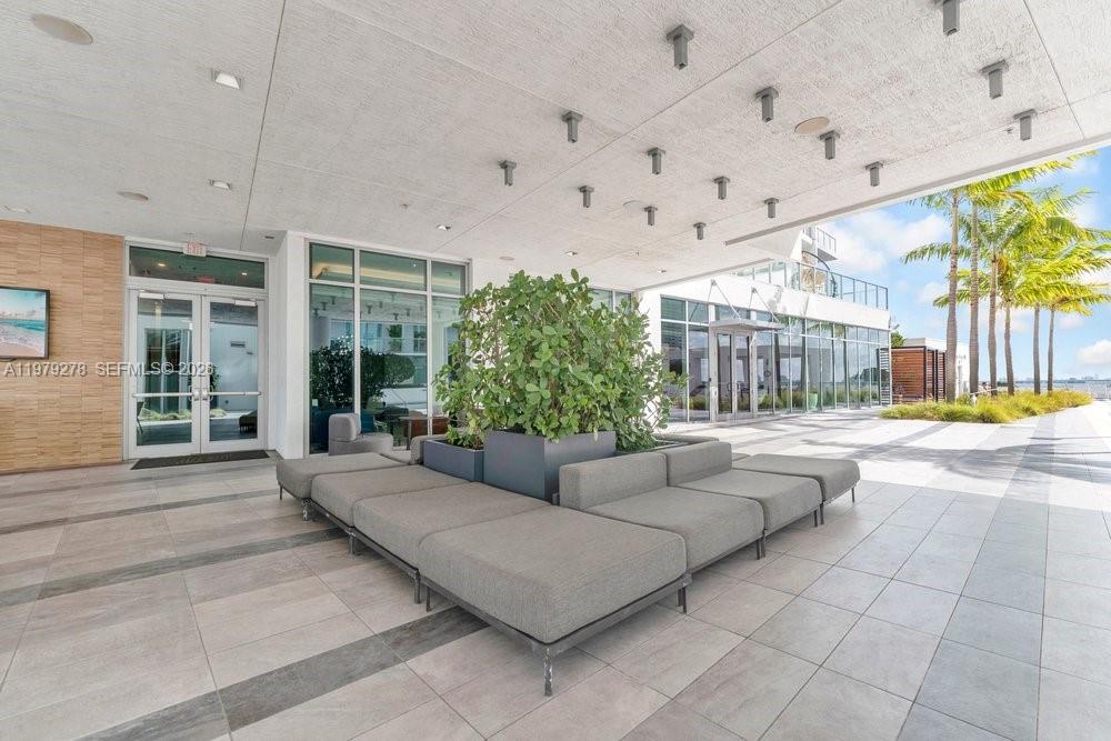 QUADRO CONDO - Residential