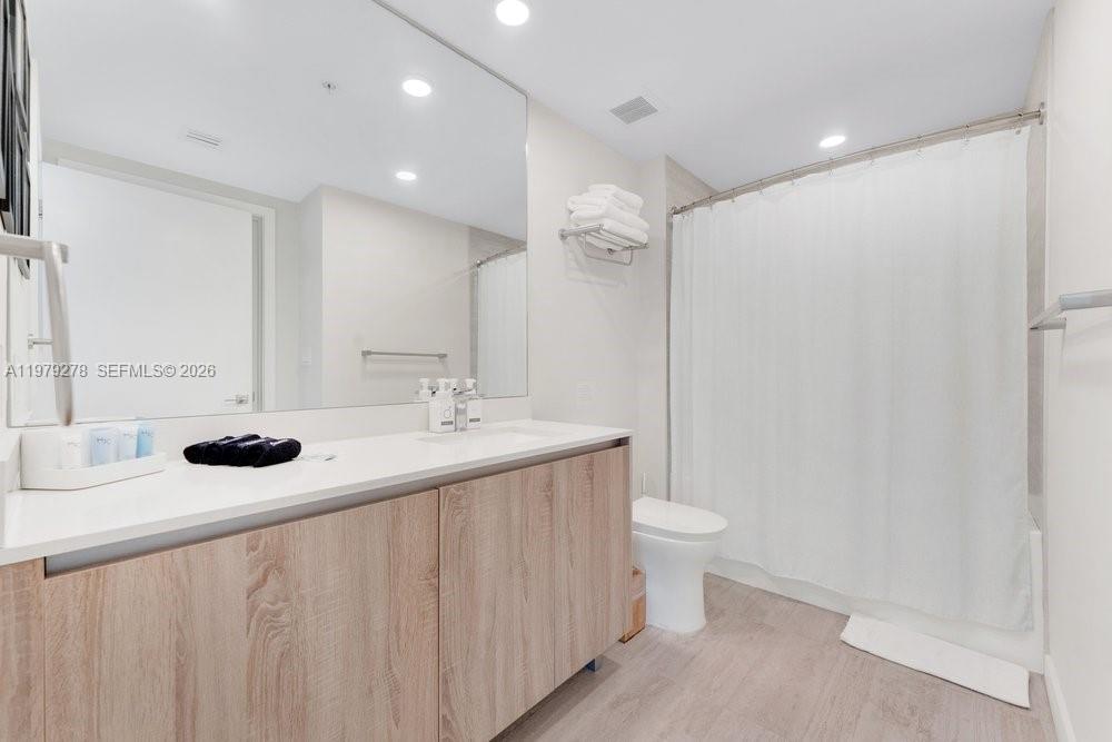 QUADRO CONDO - Residential