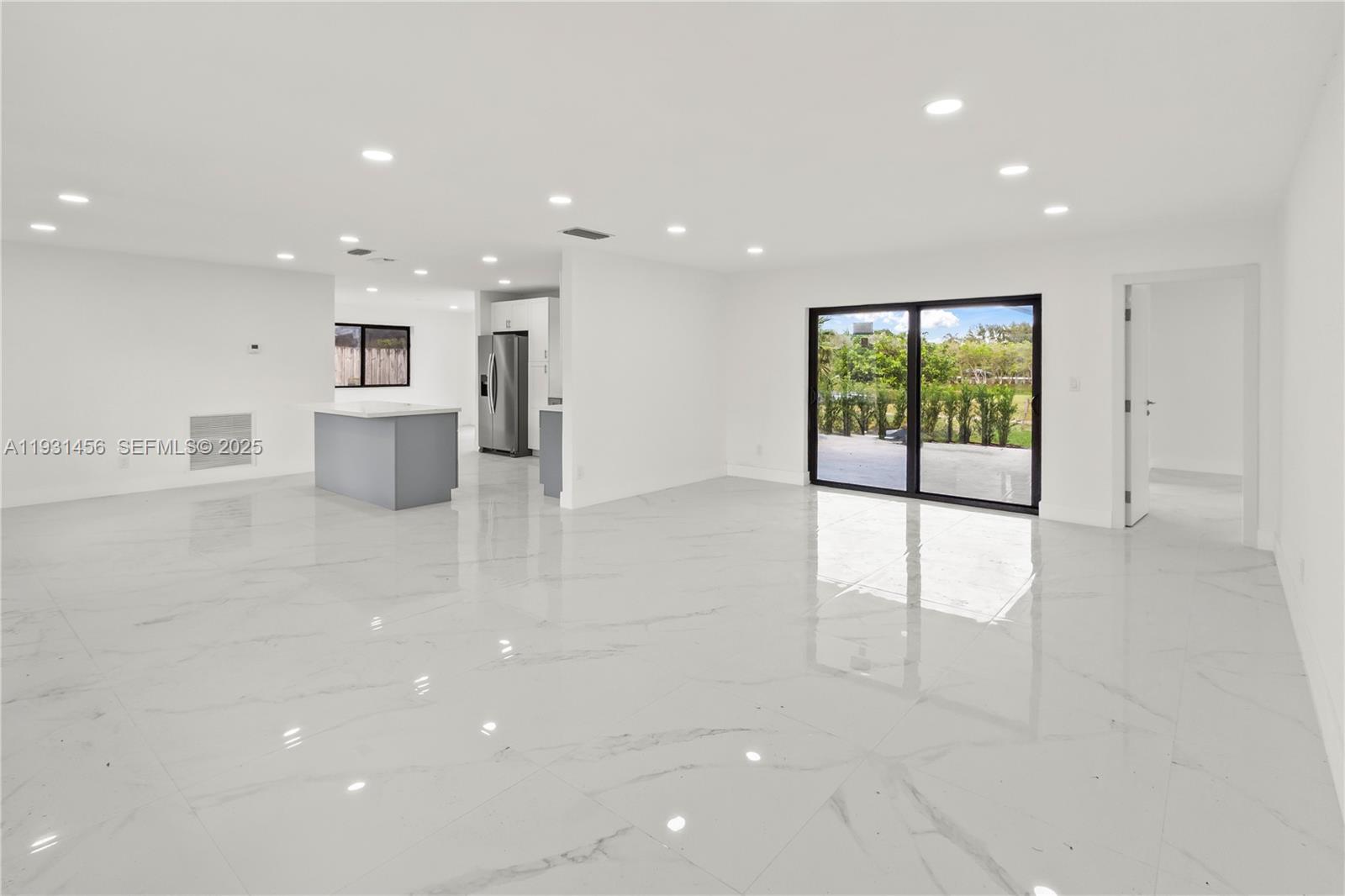 PASADENA LAKES WEST - Residential