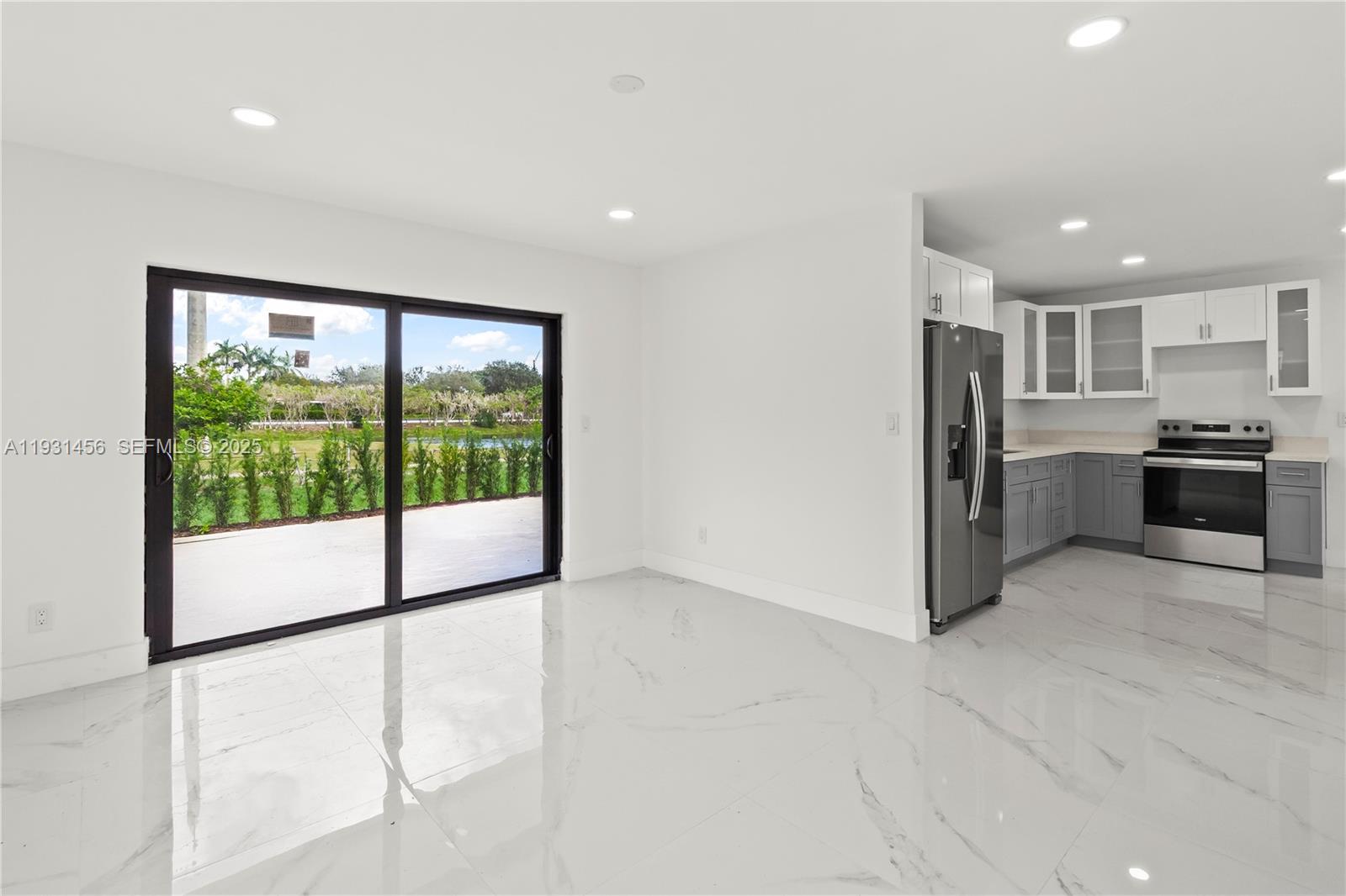 PASADENA LAKES WEST - Residential