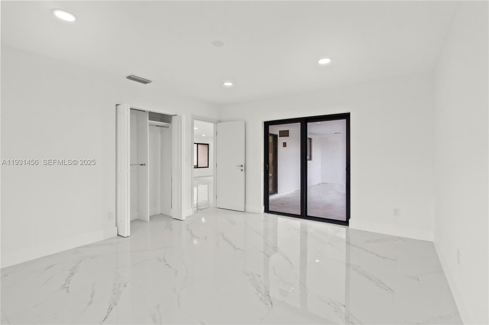 PASADENA LAKES WEST - Residential