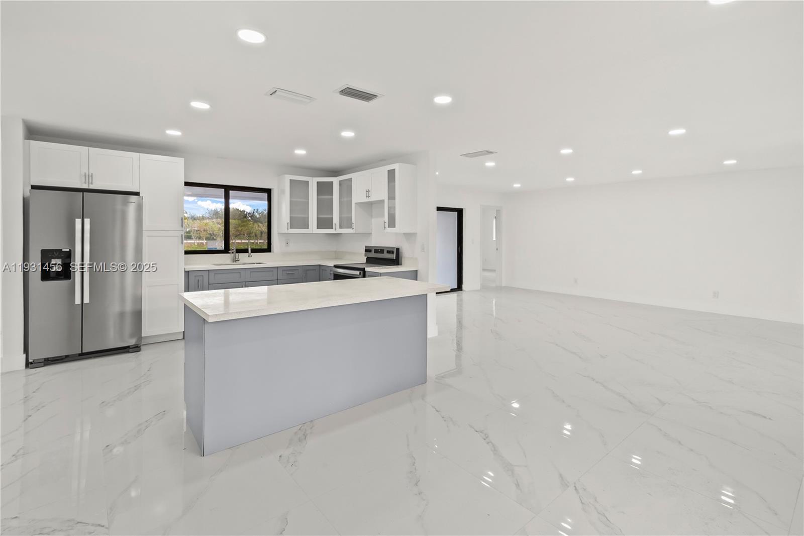 PASADENA LAKES WEST - Residential