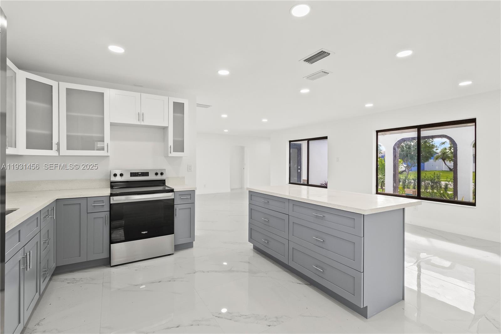 PASADENA LAKES WEST - Residential