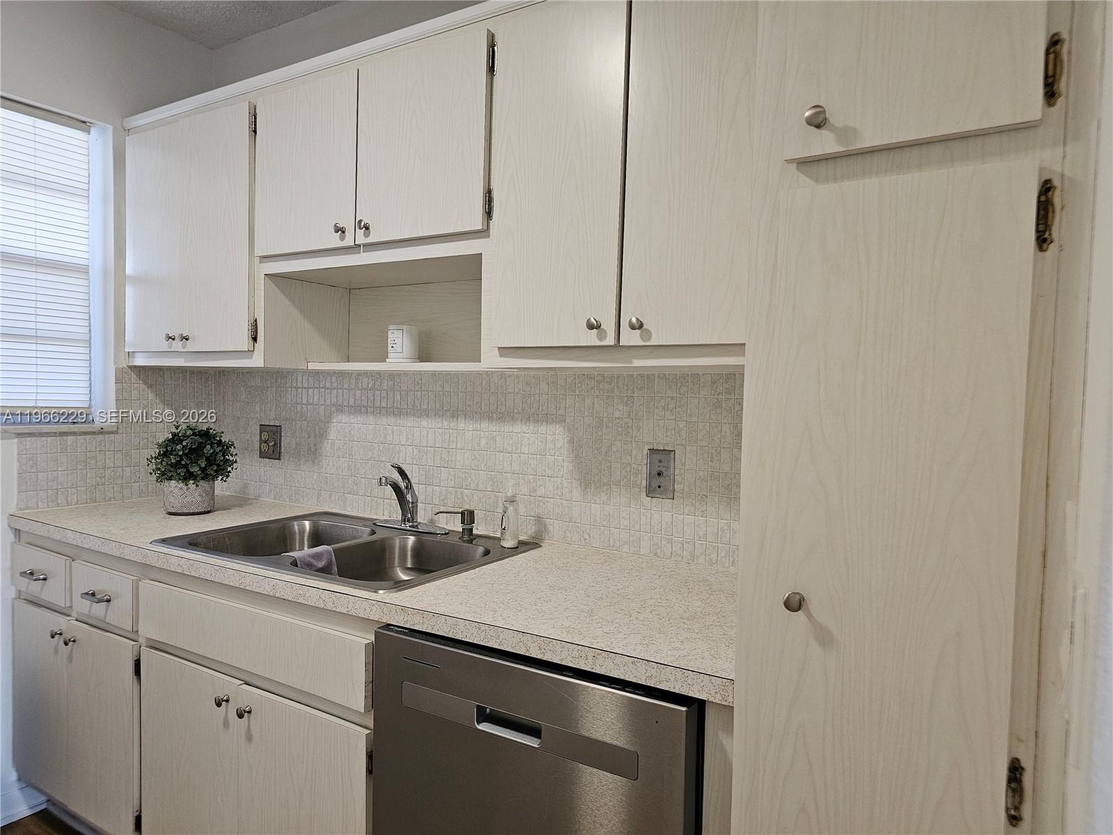 ARROWHEAD CONDO NO IV - Residential Lease