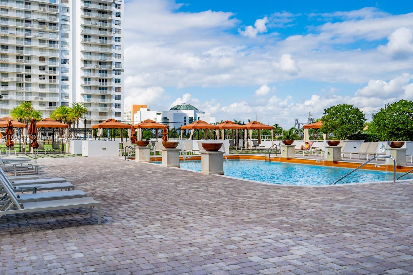 ADMIRALS PORT CONDO WEST - Residential