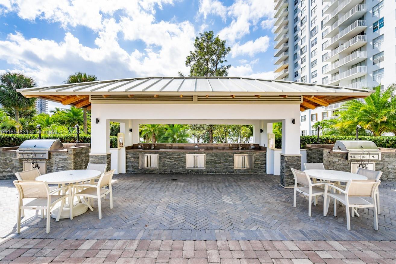 ADMIRALS PORT CONDO WEST - Residential