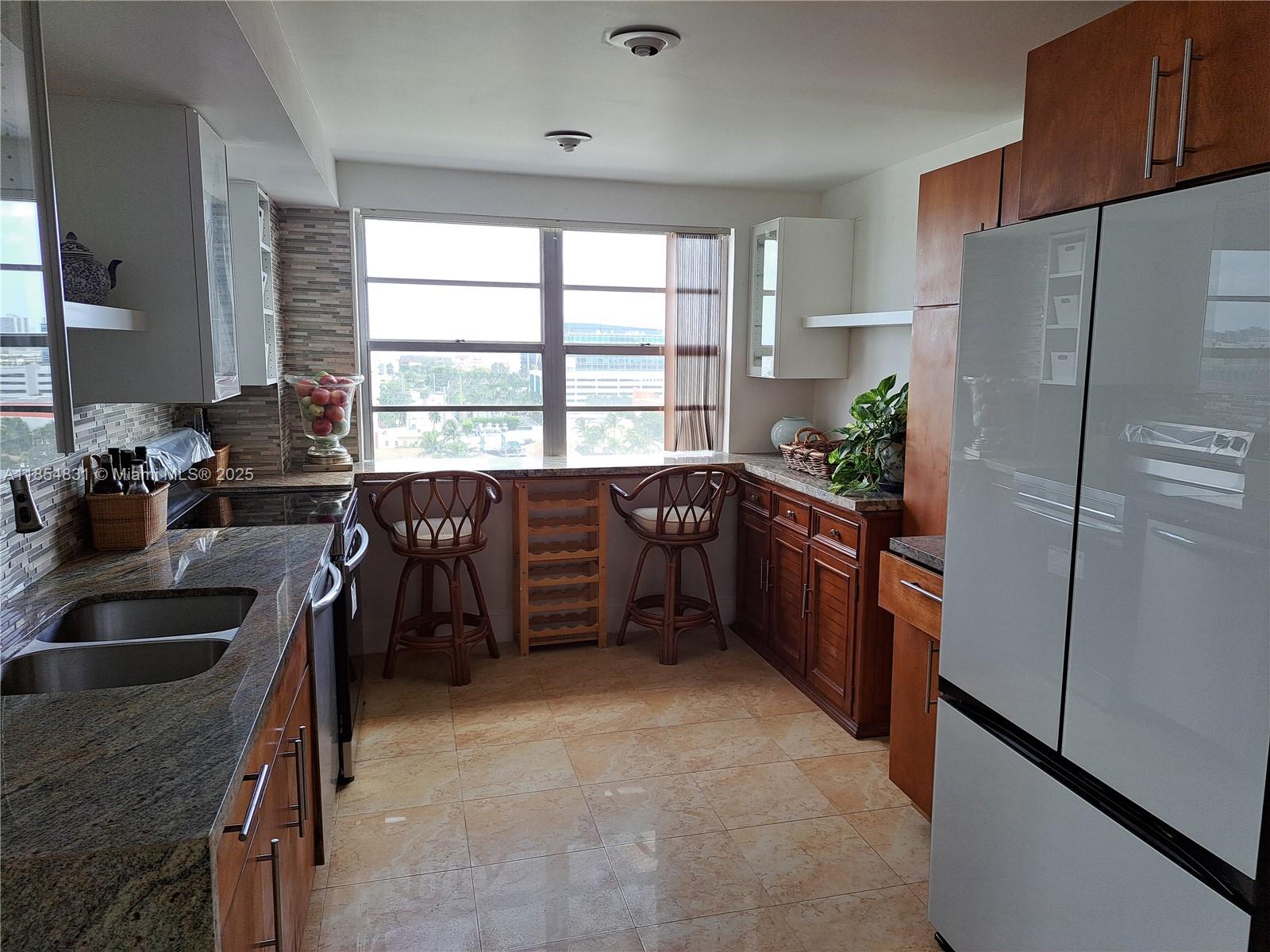 ADMIRALS PORT CONDO WEST - Residential