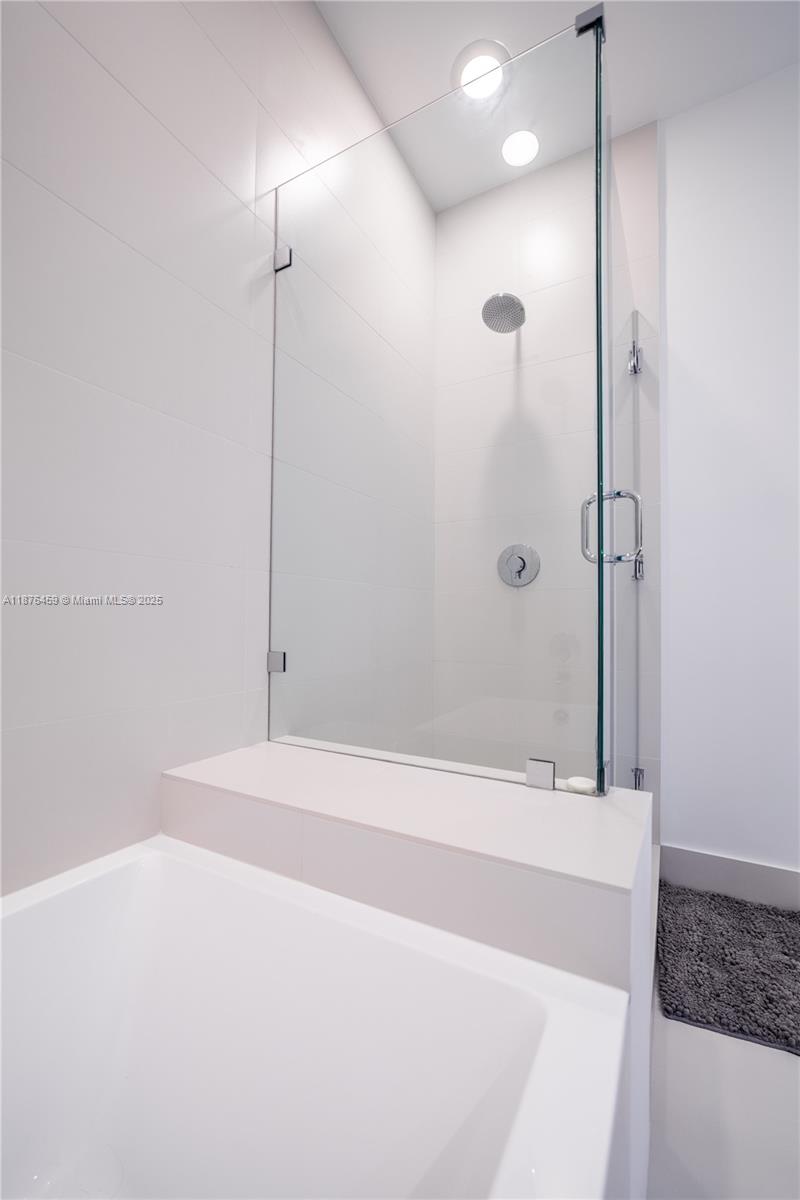 PARAISO BAYVIEWS CONDO - Residential Lease