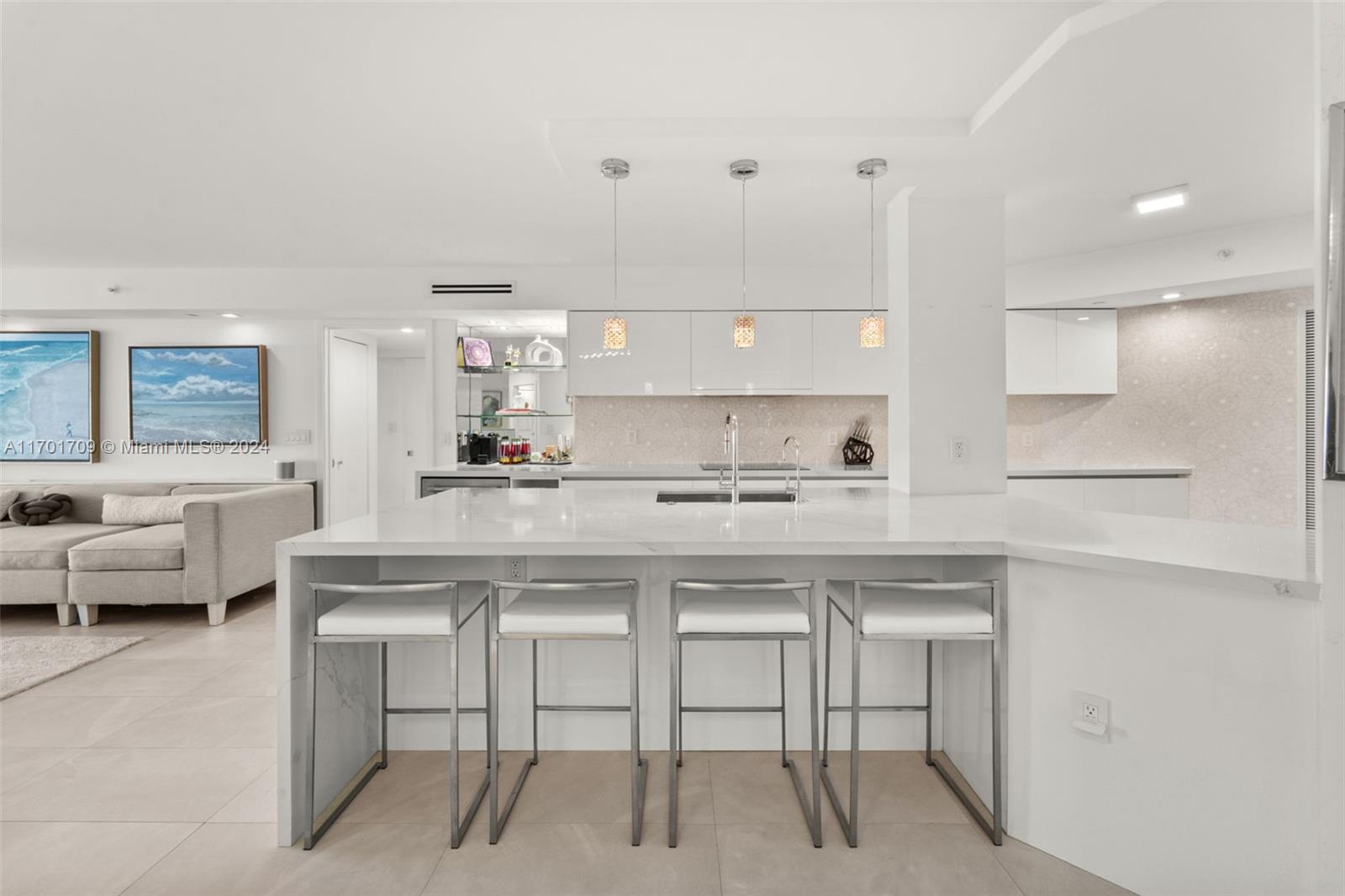 6767 Collins Ave 2008