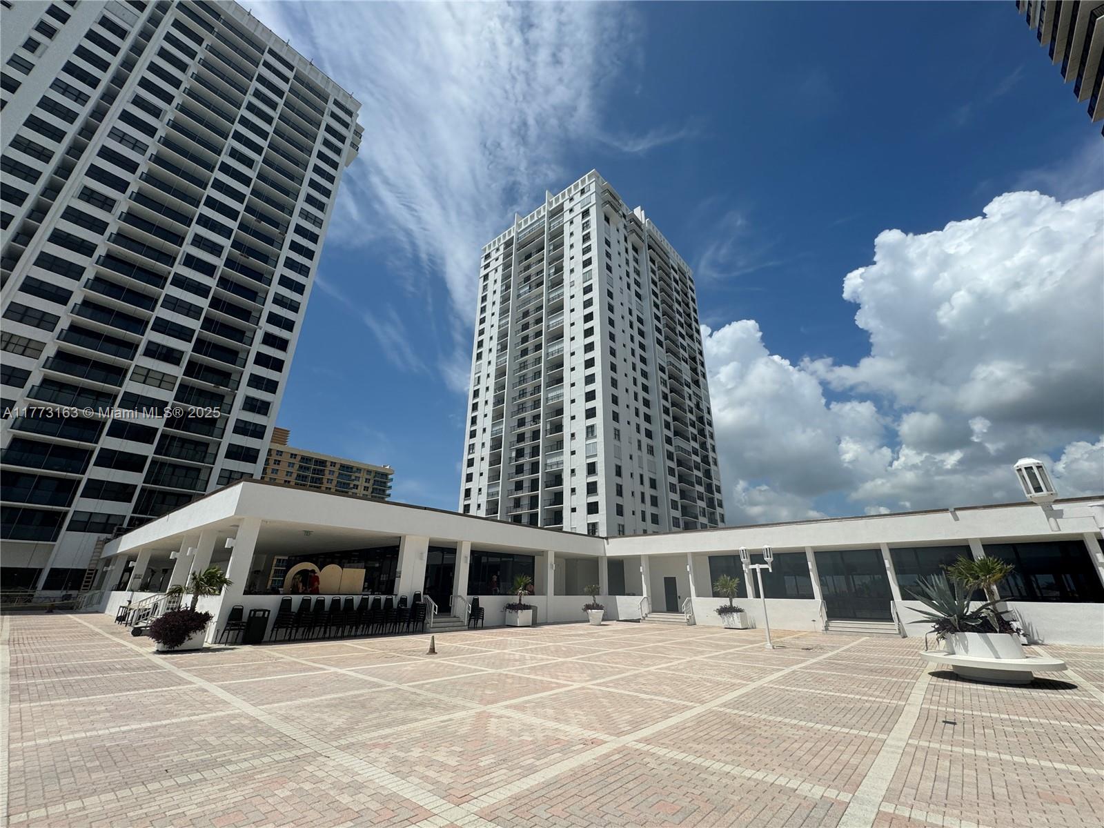 2401 S Ocean Dr 702, Hollywood, Broward County, Florida - 1 Bedrooms  
2 Bathrooms - 