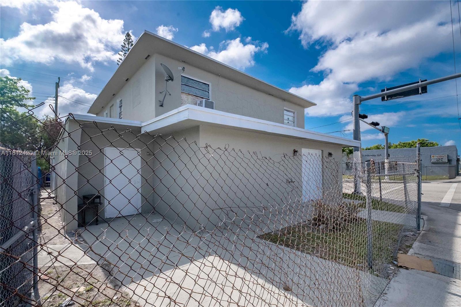 5001 NW 17th Ave