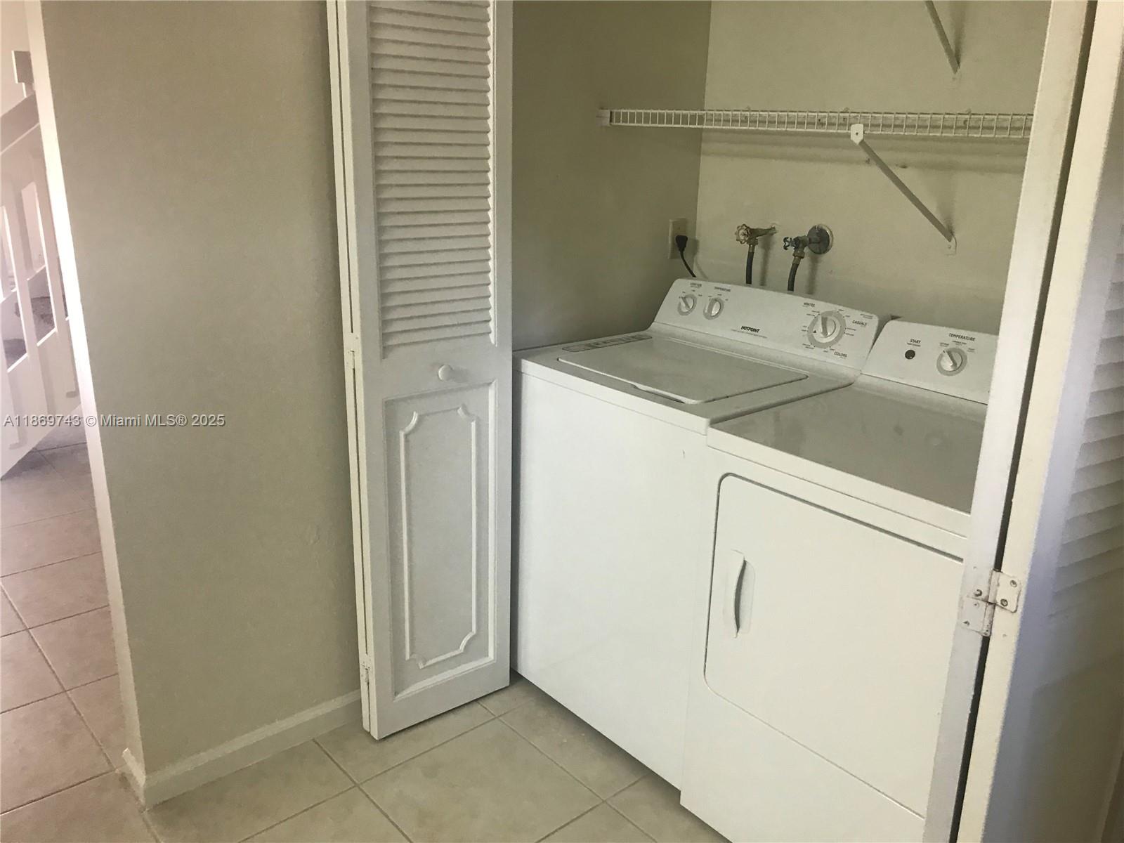 SPRINGTREE LAKES - Residential