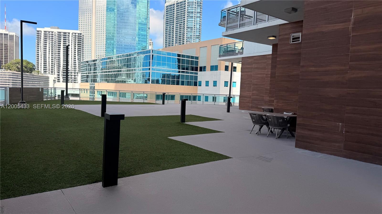 WIND CONDO - Residential