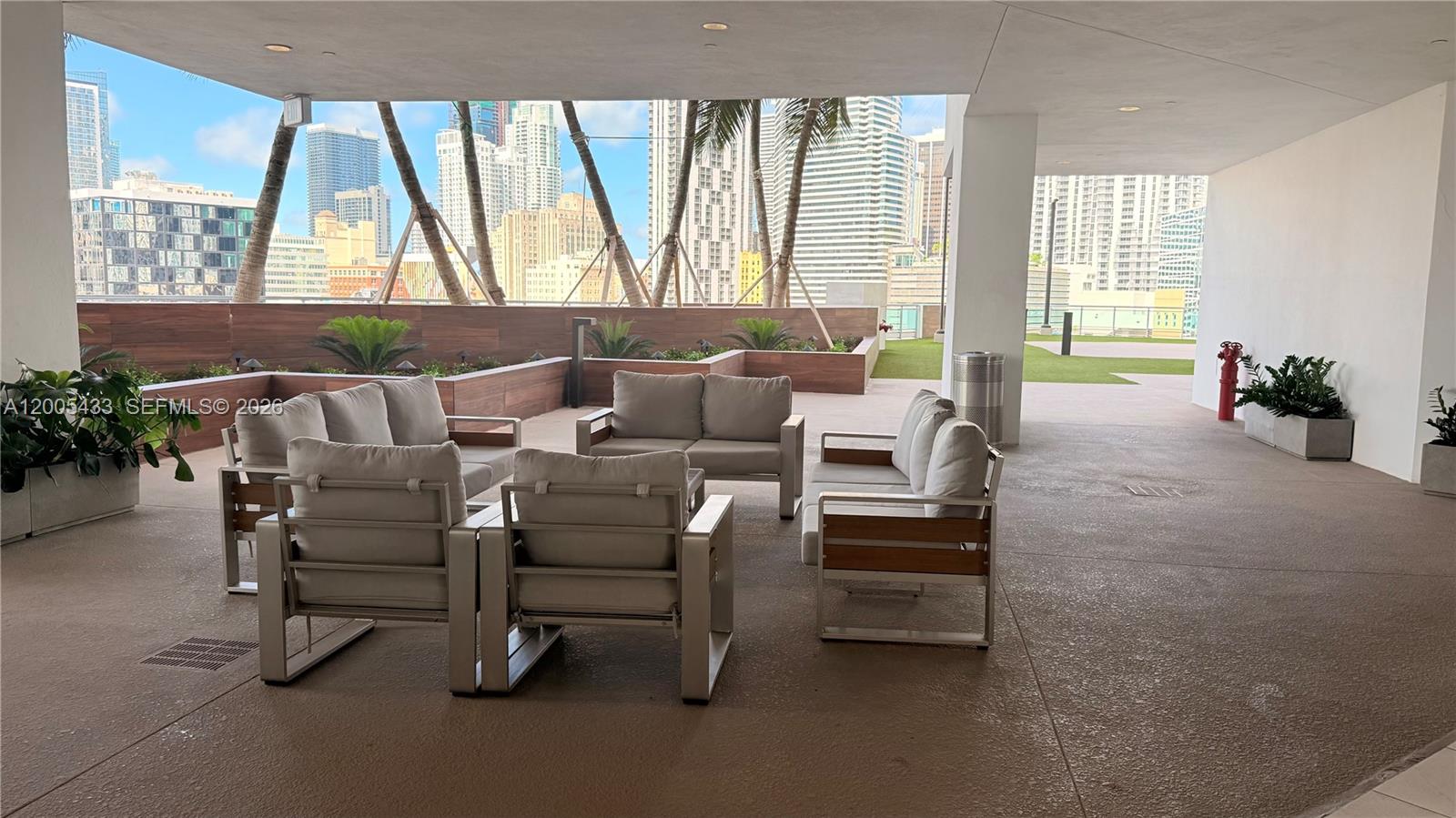 WIND CONDO - Residential