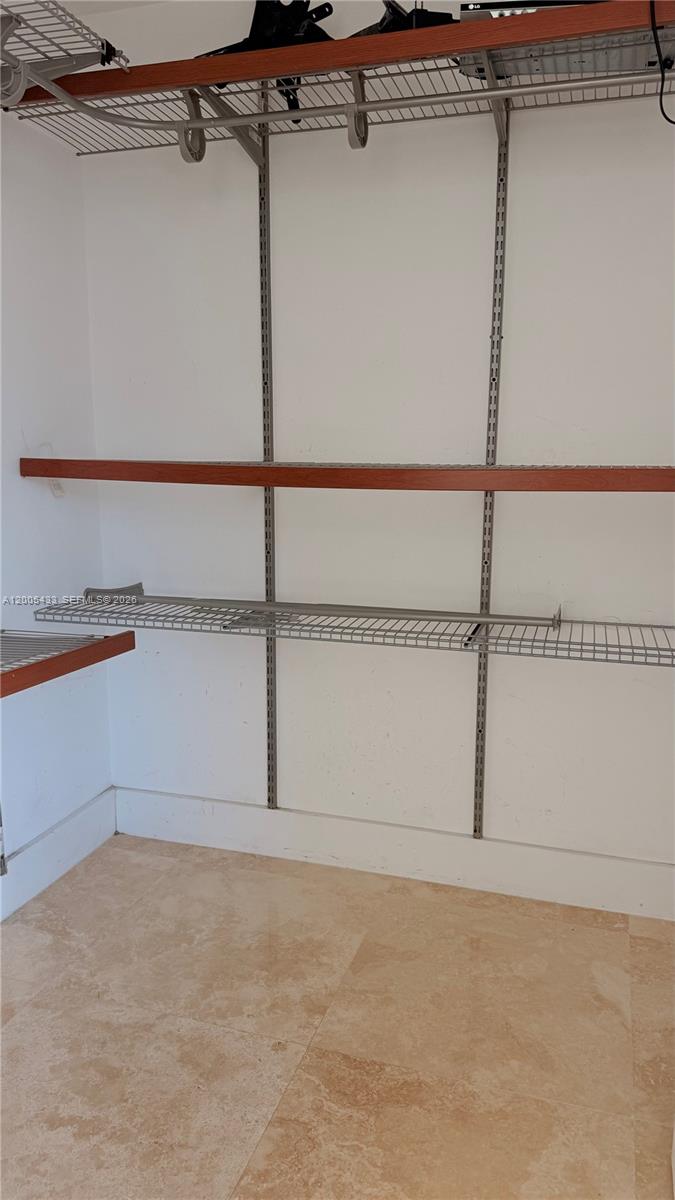 WIND CONDO - Residential