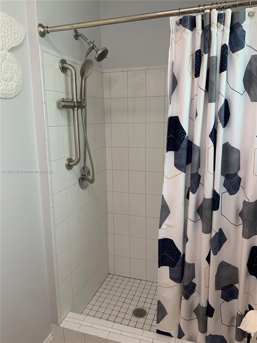 KAHIKI HARBOR - Residential Lease