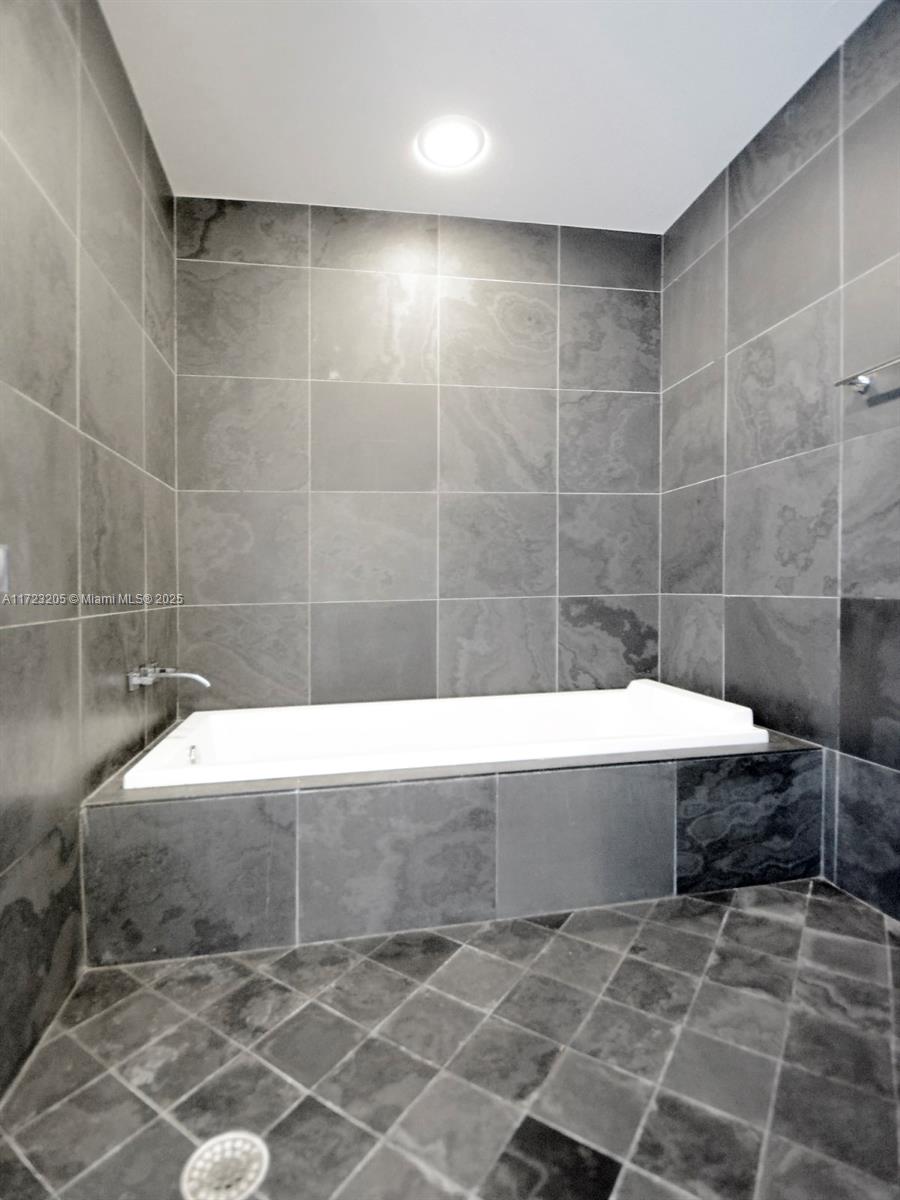 900 BISCAYNE BAY CONDO - Residential