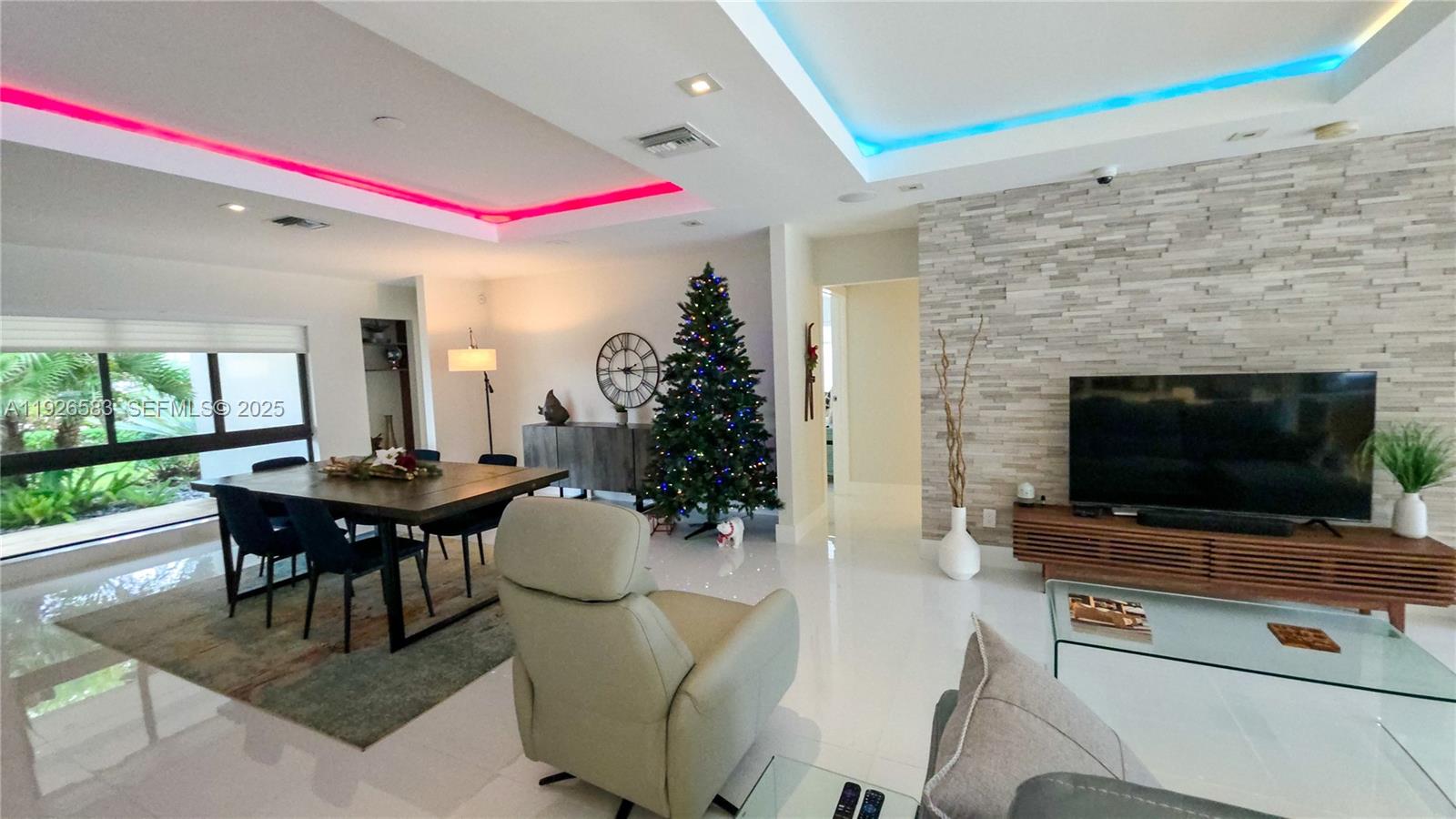 POMPANO ISLES - Residential