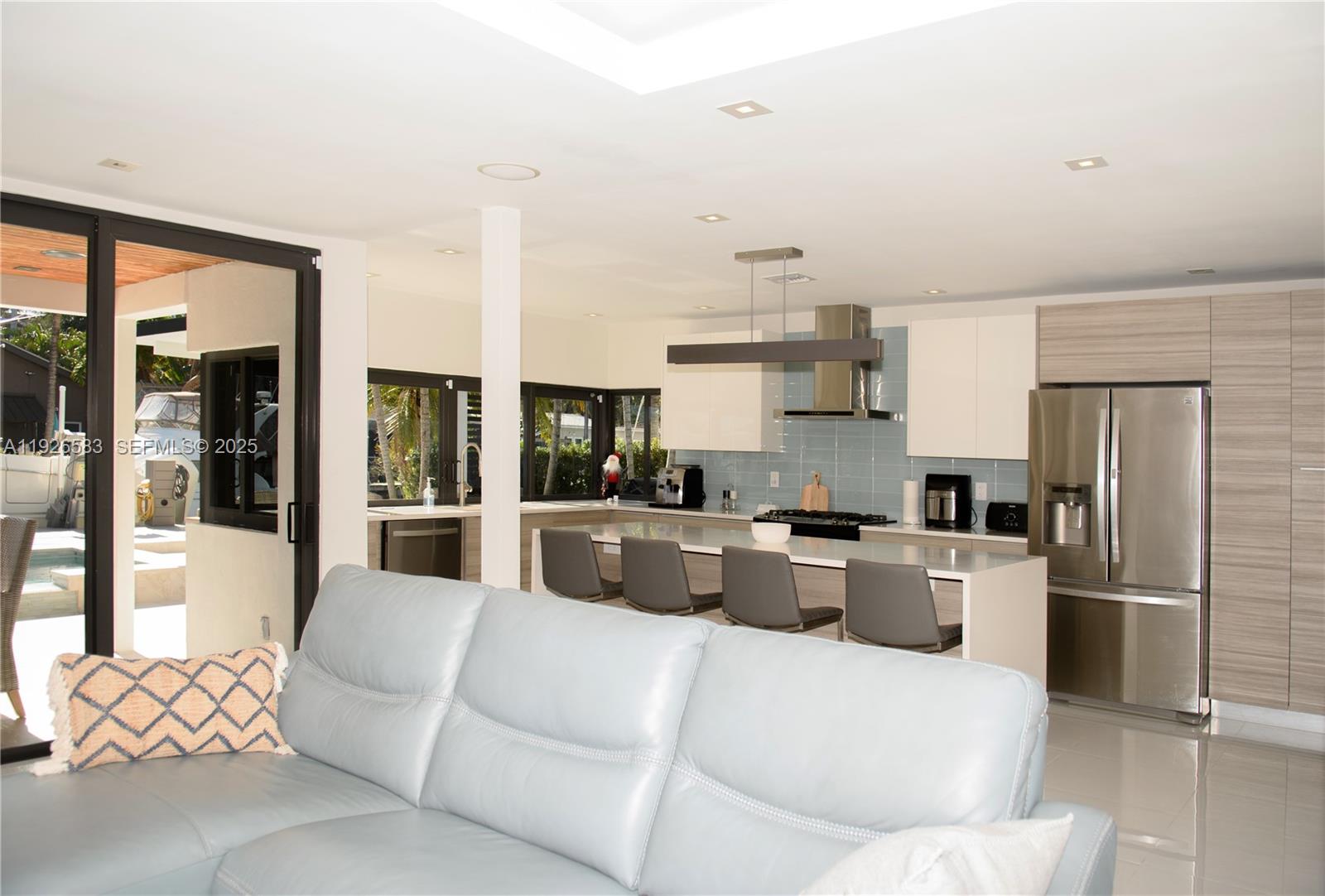 POMPANO ISLES - Residential