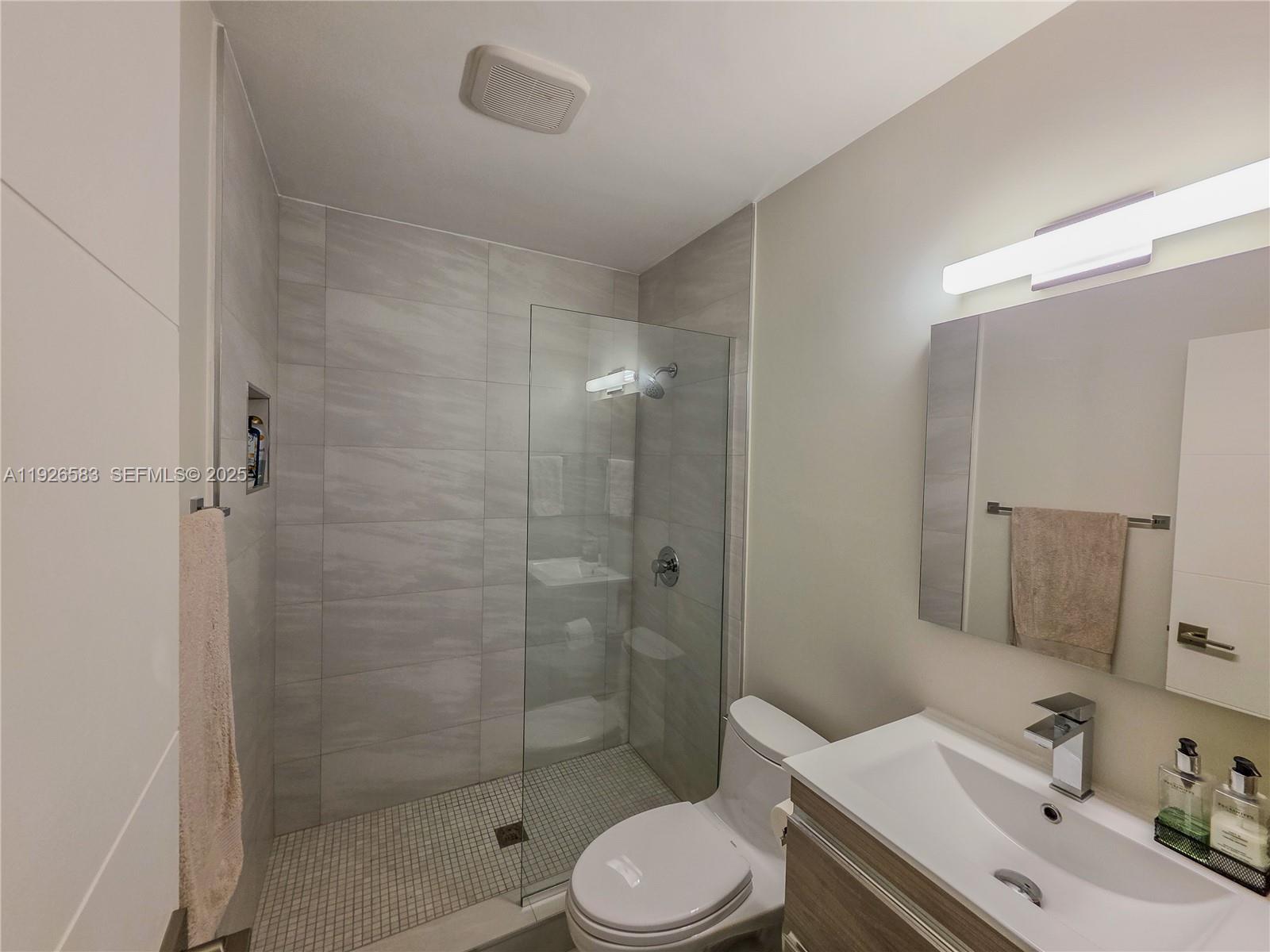 POMPANO ISLES - Residential