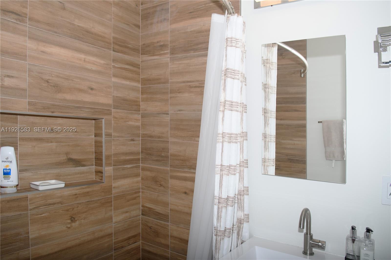 POMPANO ISLES - Residential