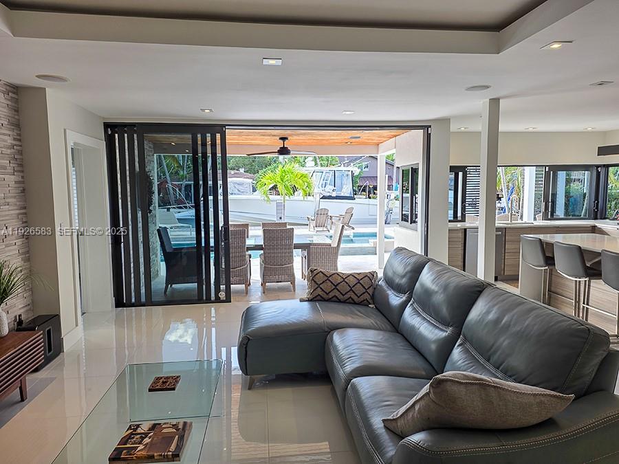 POMPANO ISLES - Residential