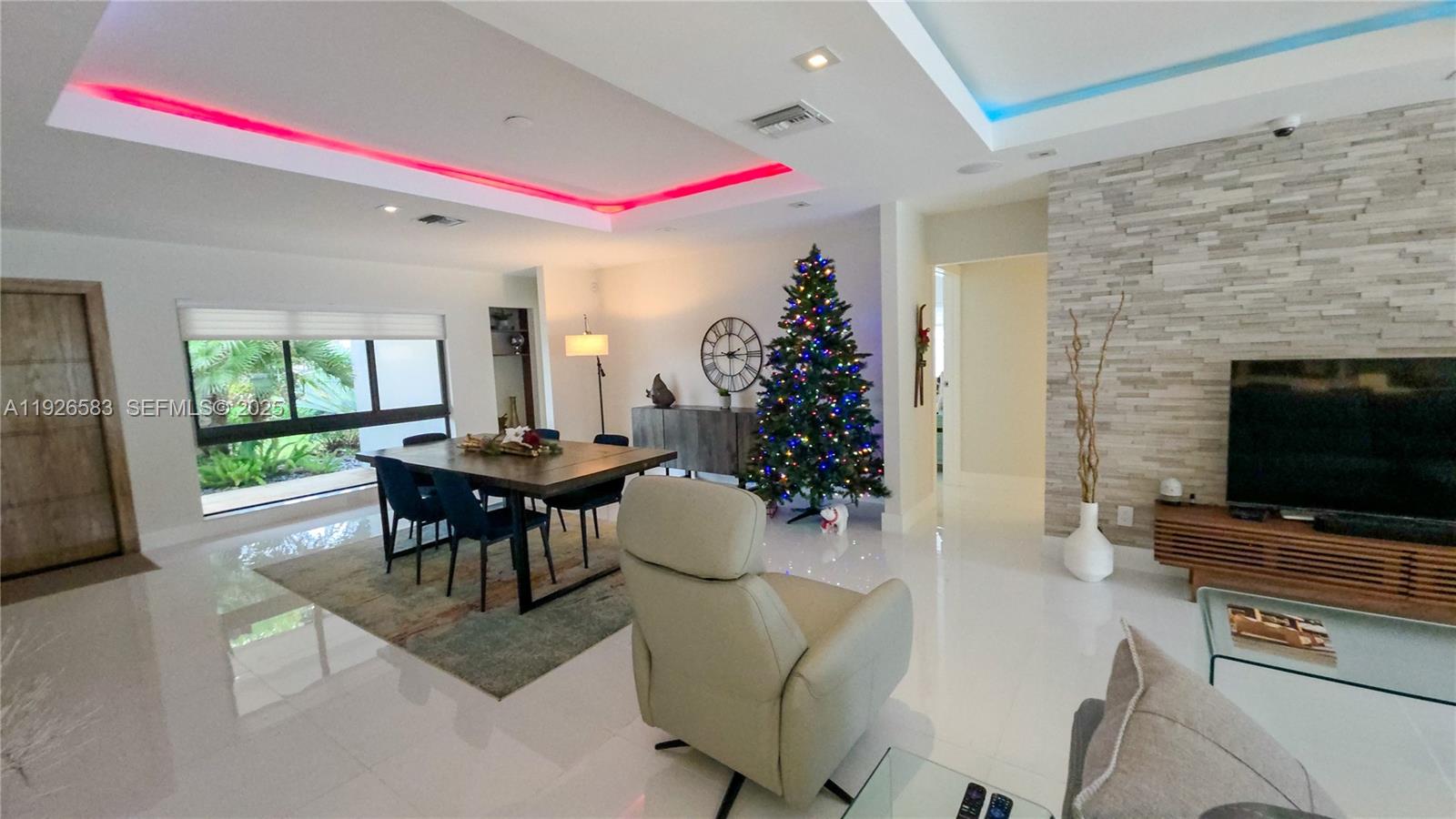 POMPANO ISLES - Residential