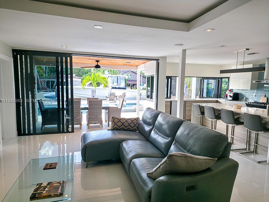 POMPANO ISLES - Residential