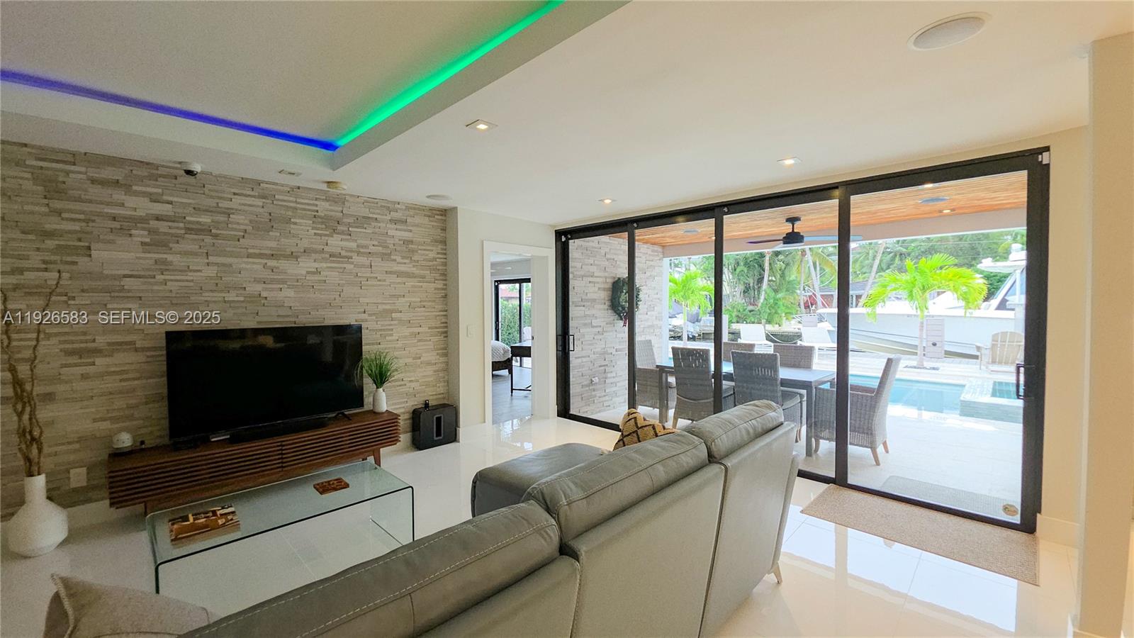 POMPANO ISLES - Residential