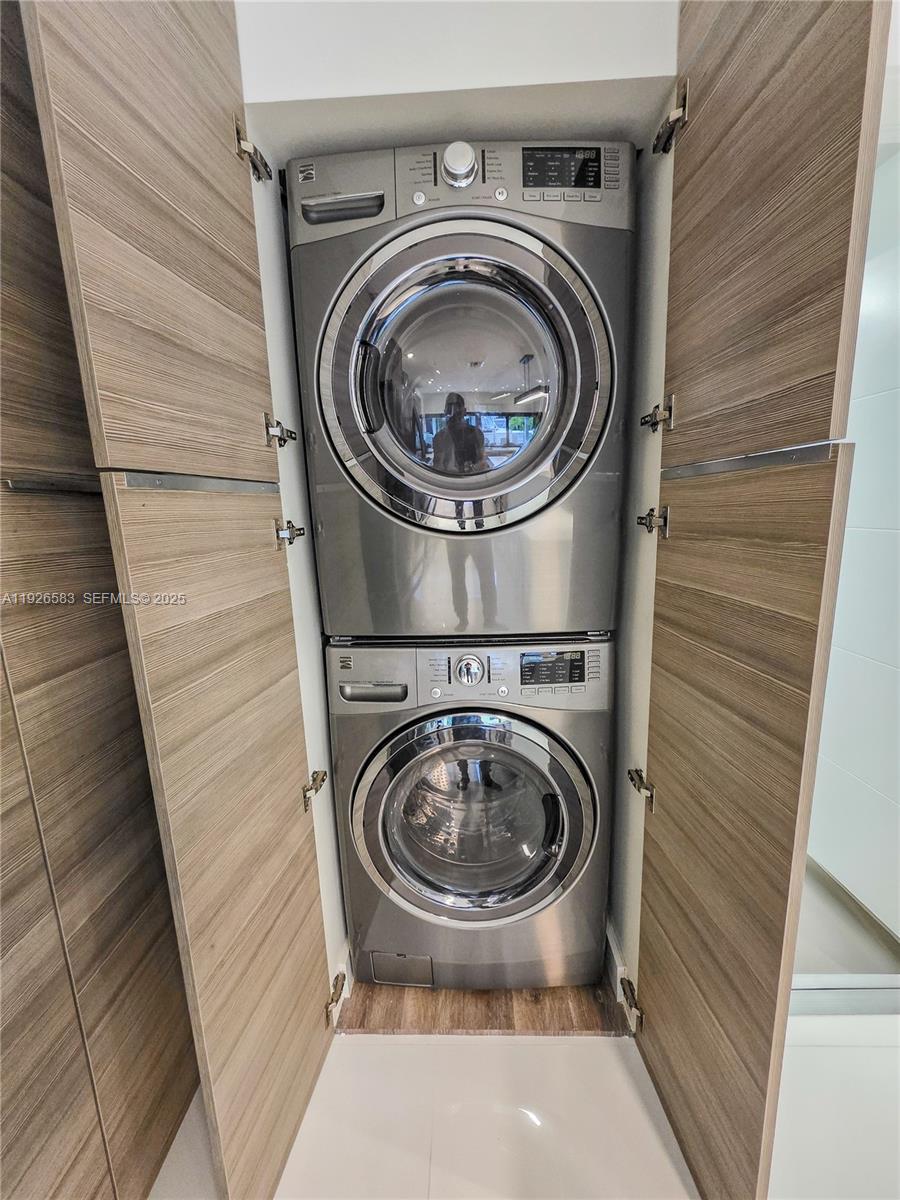 POMPANO ISLES - Residential