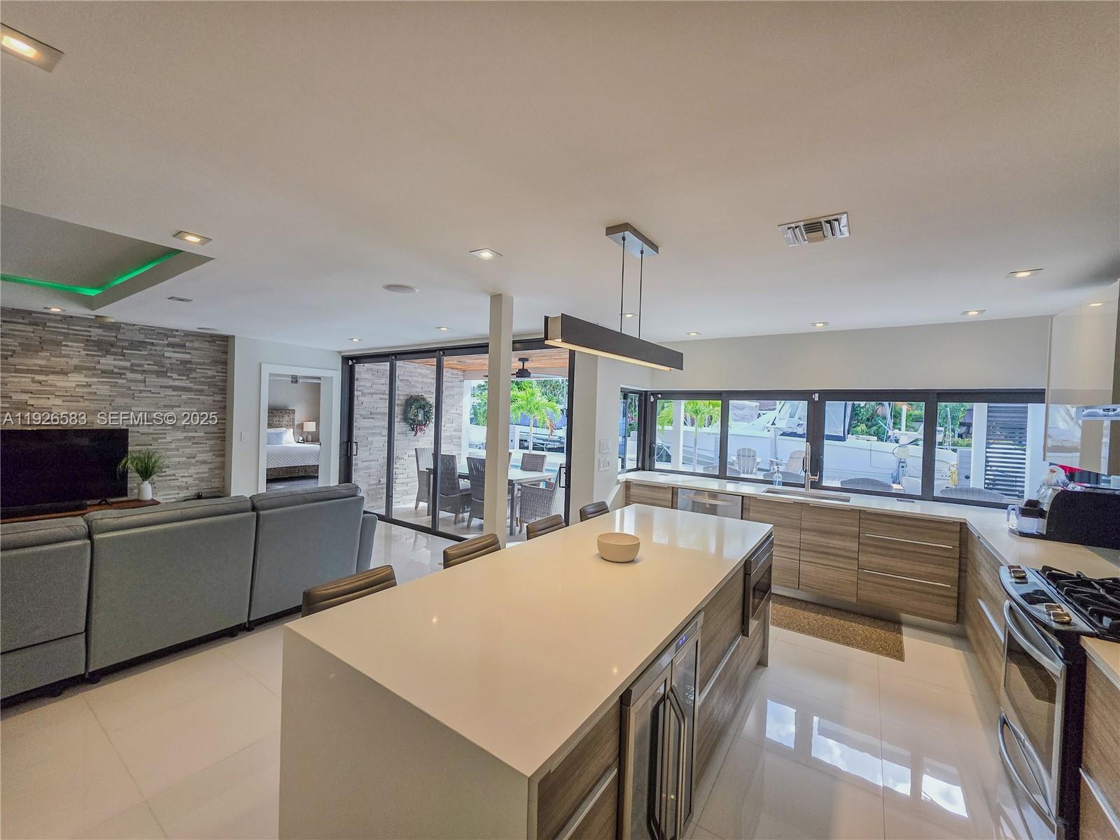 POMPANO ISLES - Residential