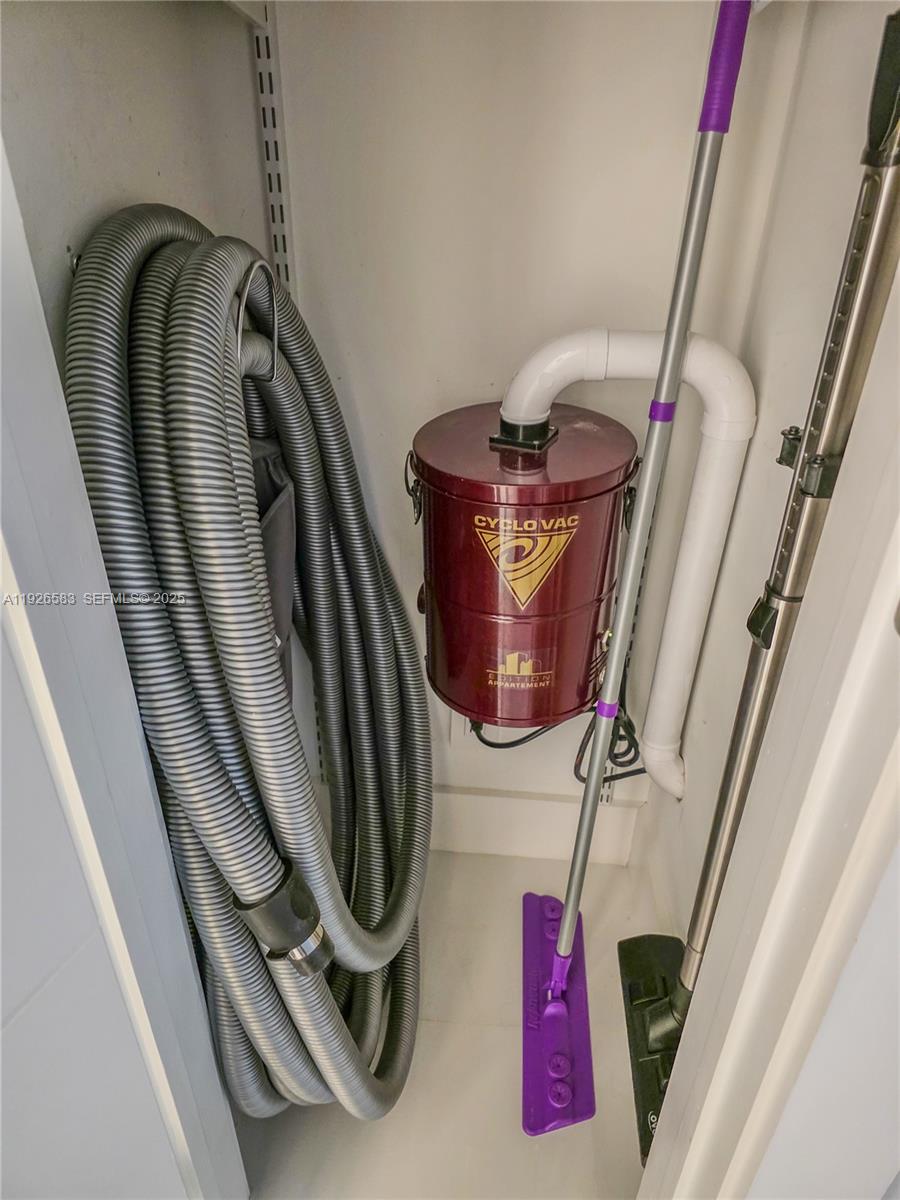 POMPANO ISLES - Residential