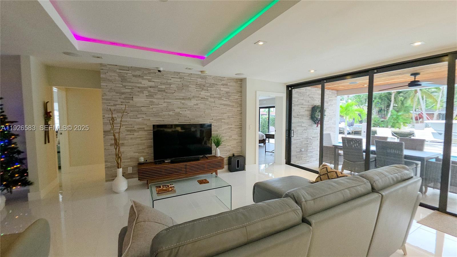 POMPANO ISLES - Residential