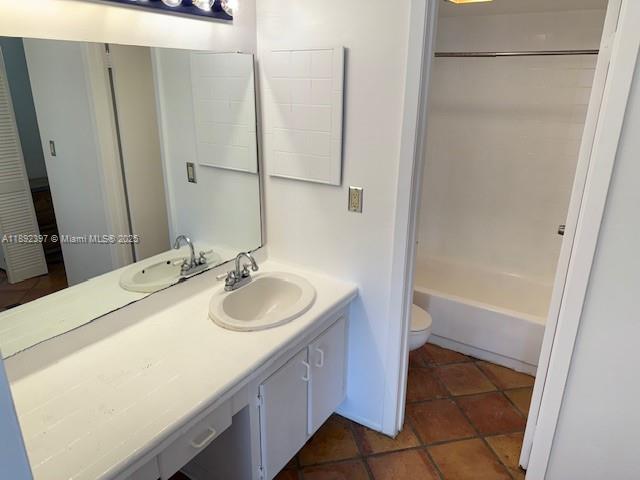 ENSENADA CONDO BLDG E-II - Residential Lease