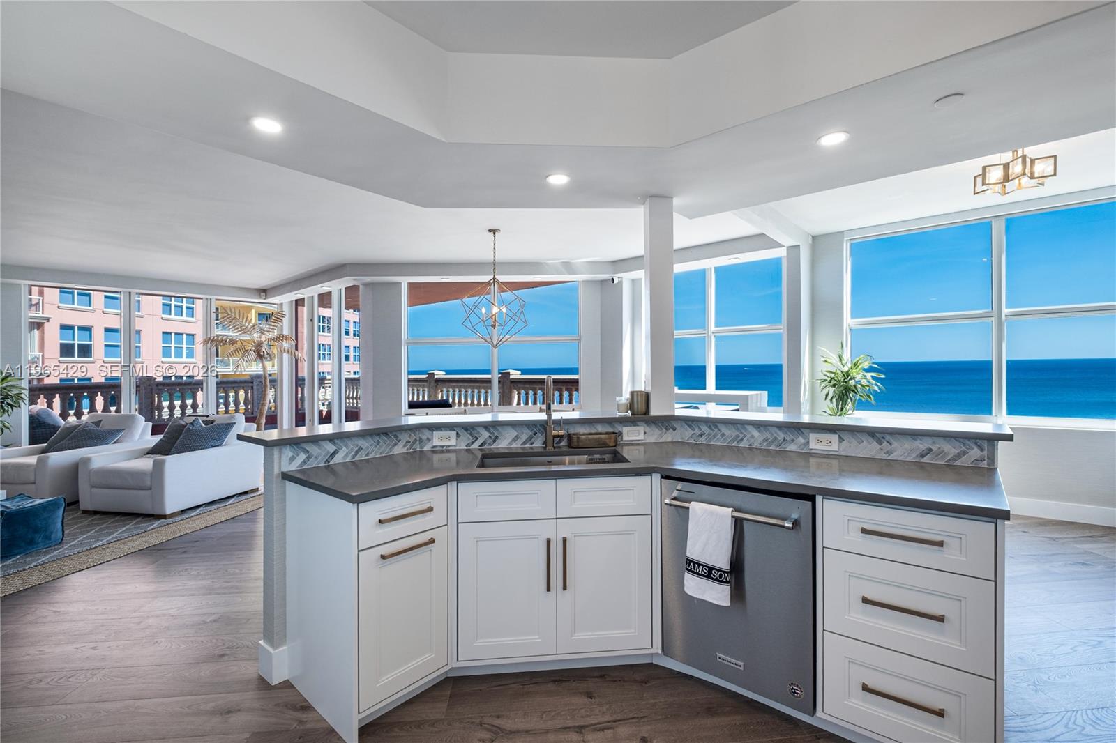 PALMS TOWER ONE CONDO - Residential