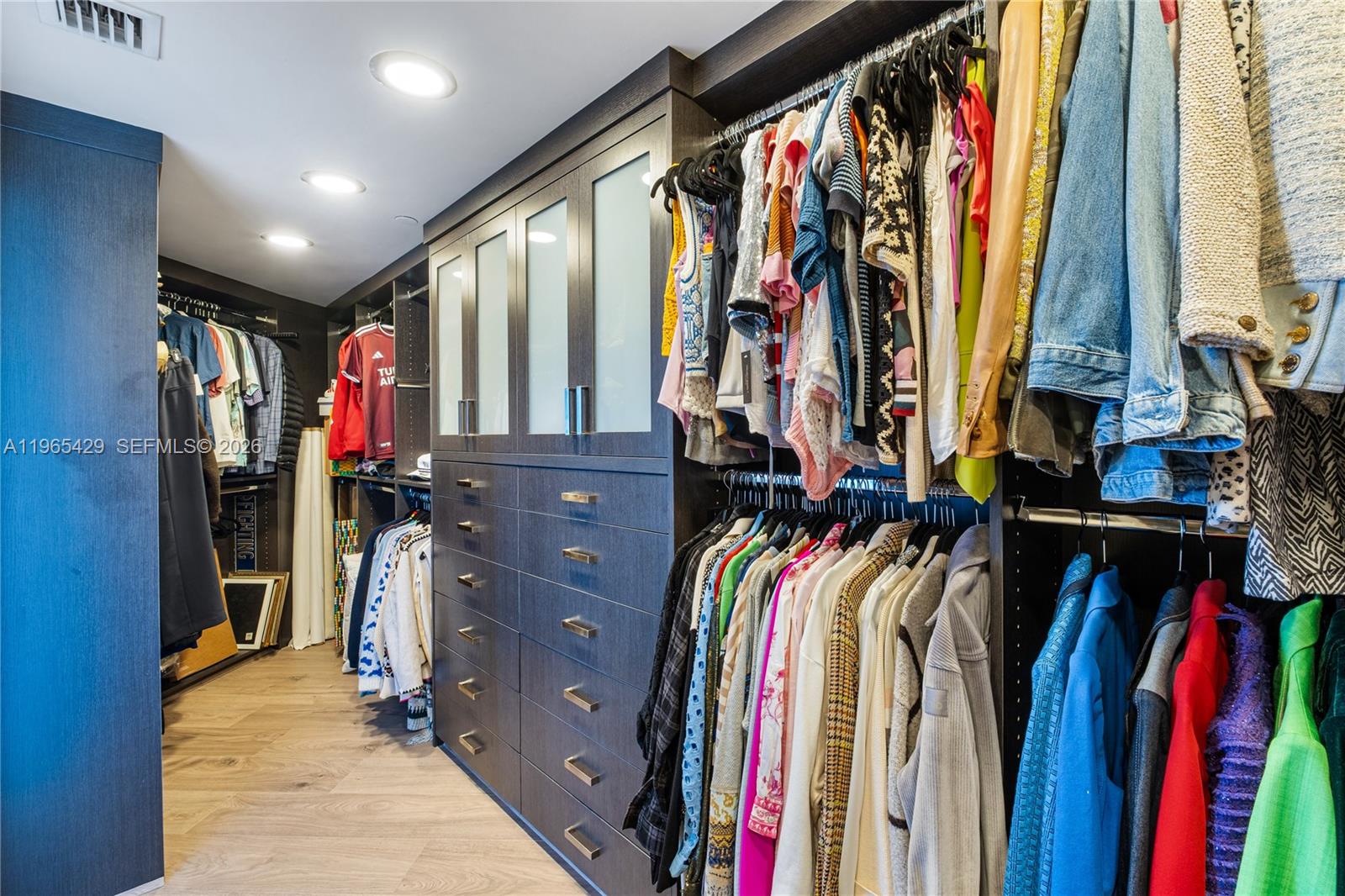 PALMS TOWER ONE CONDO - Residential