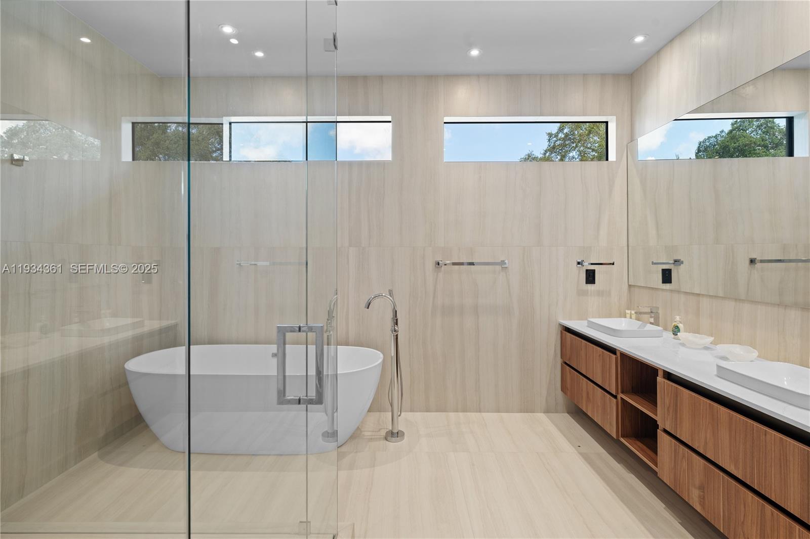 HIGHLAND OAKS - Residential