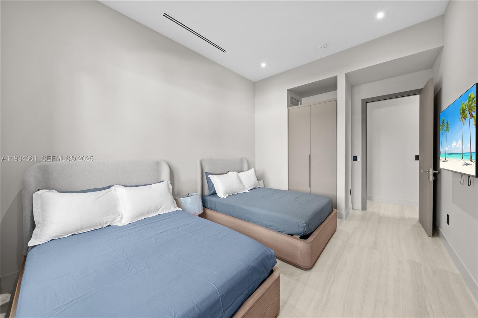 HIGHLAND OAKS - Residential