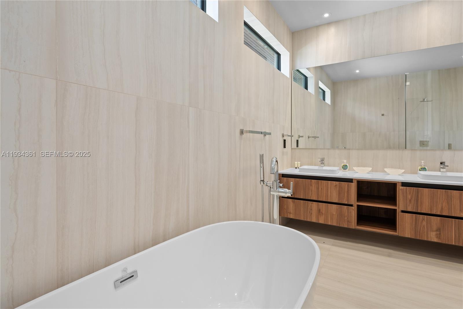 HIGHLAND OAKS - Residential