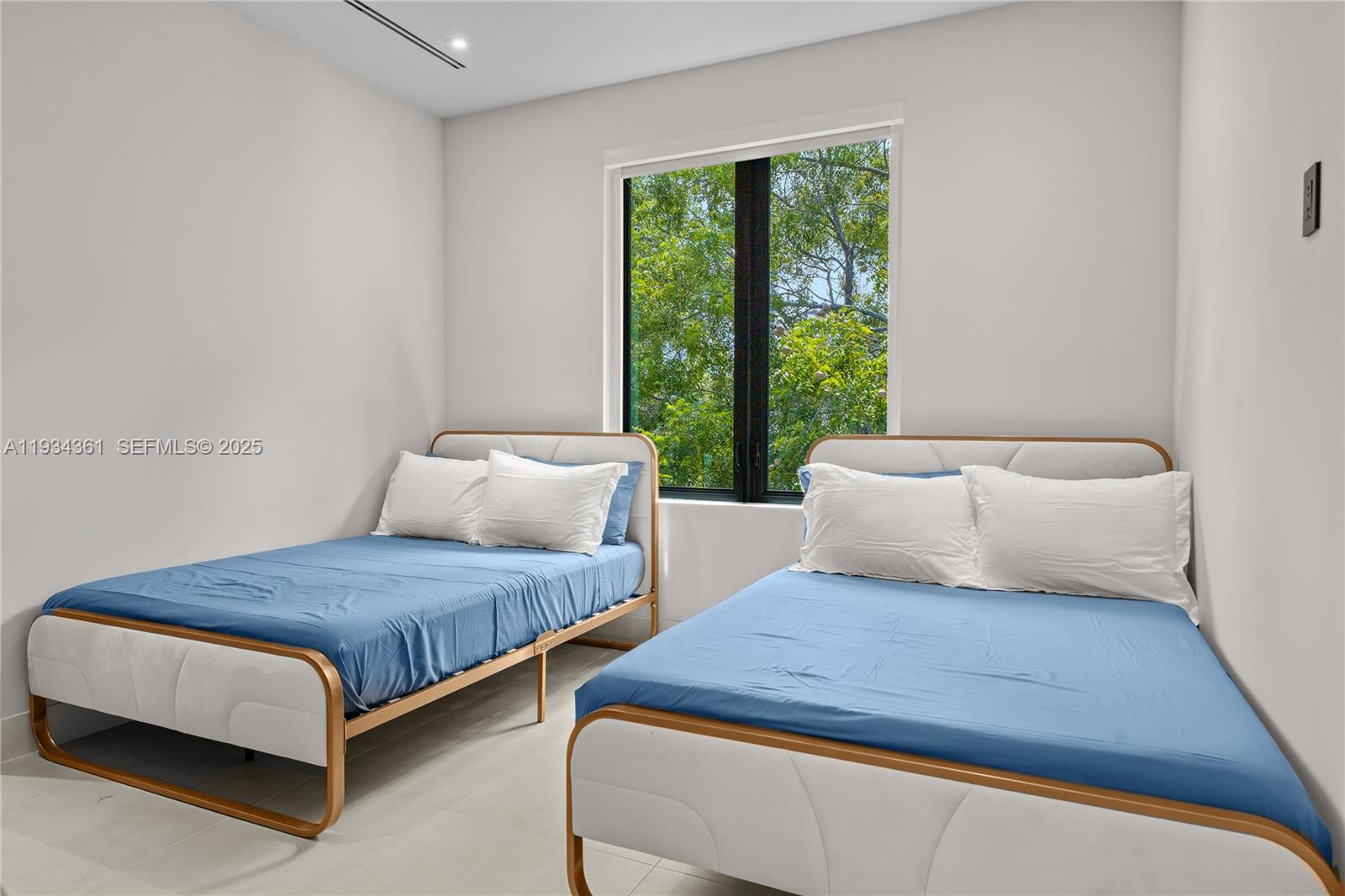 HIGHLAND OAKS - Residential