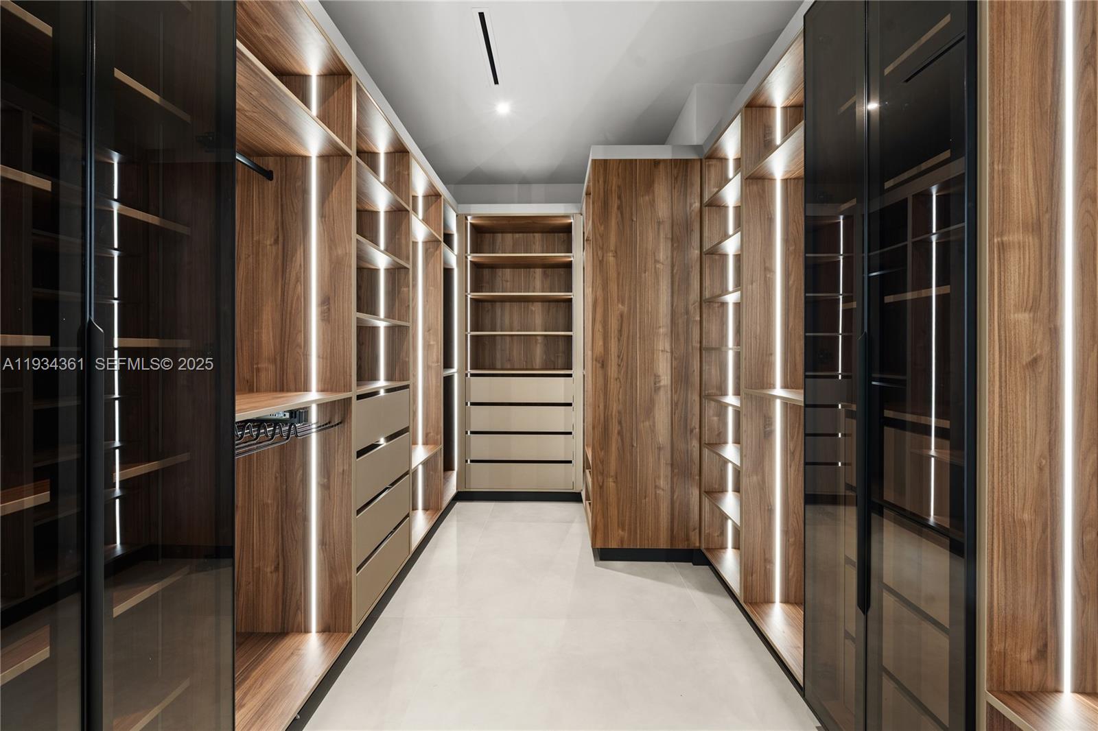 HIGHLAND OAKS - Residential