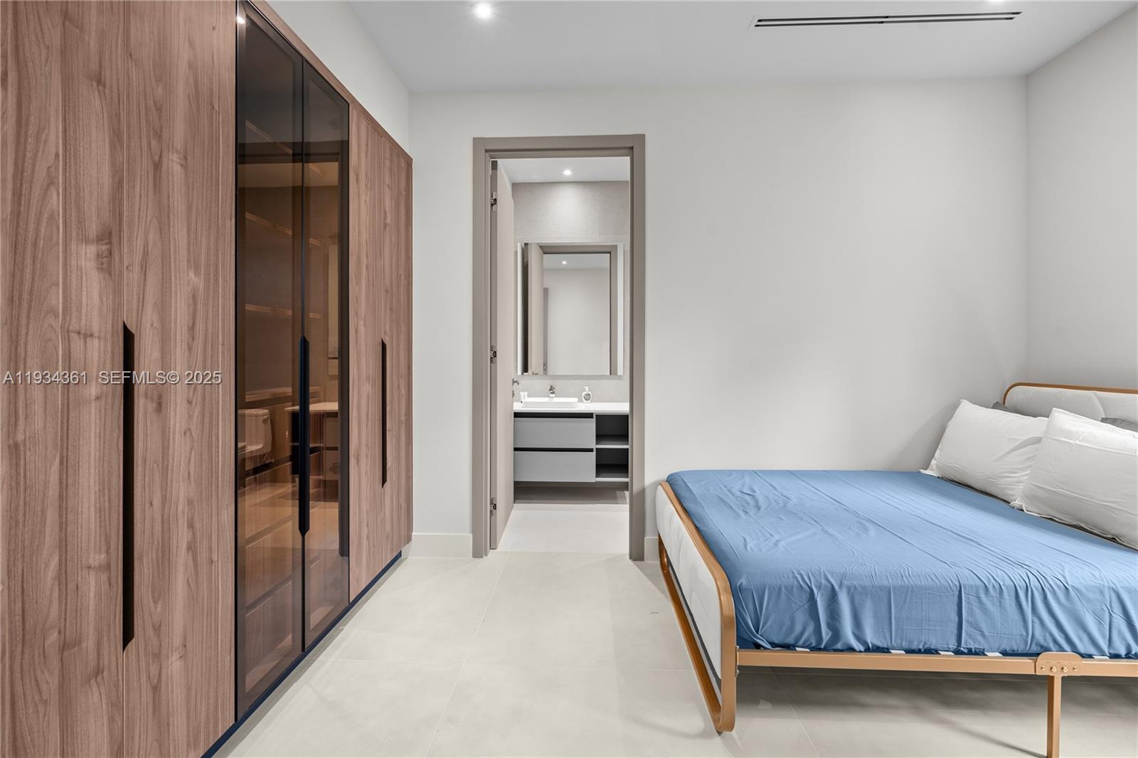 HIGHLAND OAKS - Residential