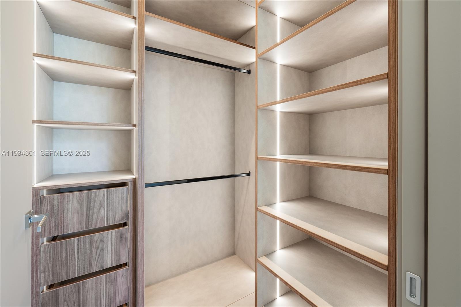 HIGHLAND OAKS - Residential