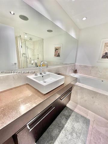 400 SUNNY ISLES CONDO EAS - Residential
