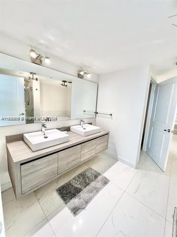 400 SUNNY ISLES CONDO EAS - Residential