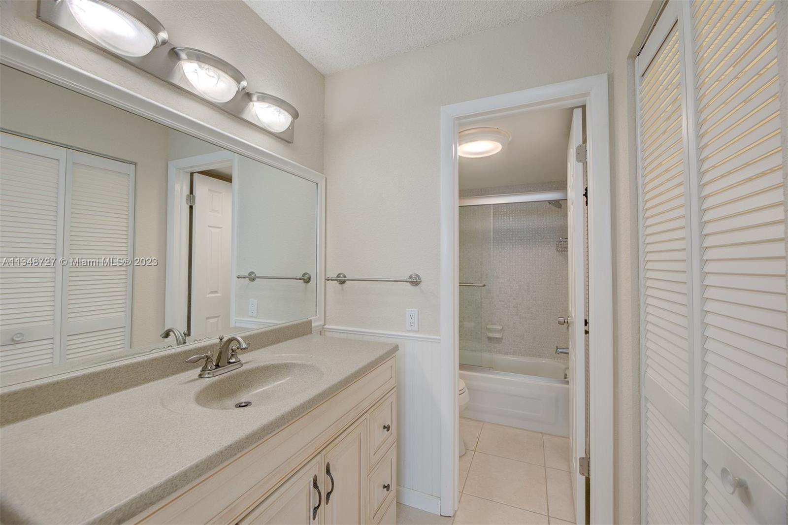 LIME BAY CONDOMINIUM 6 - Residential