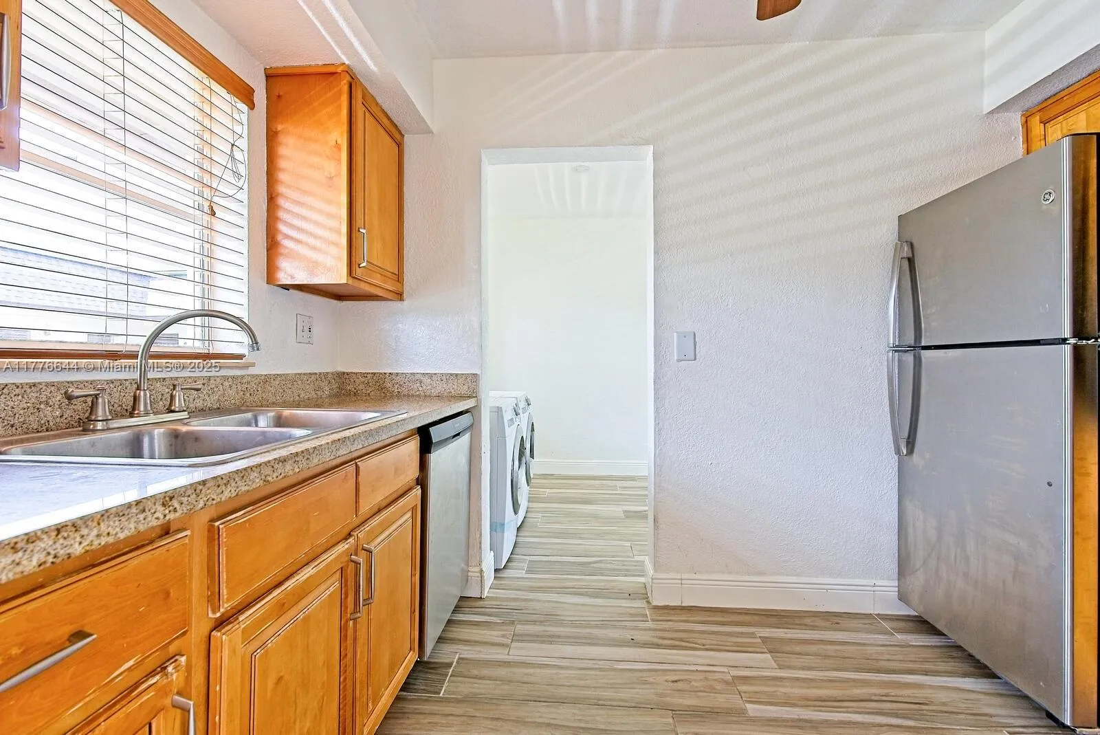 Miami, Florida 33156, United States, 2 Bedrooms Bedrooms, ,1 BathroomBathrooms,Residential,Pending,101224