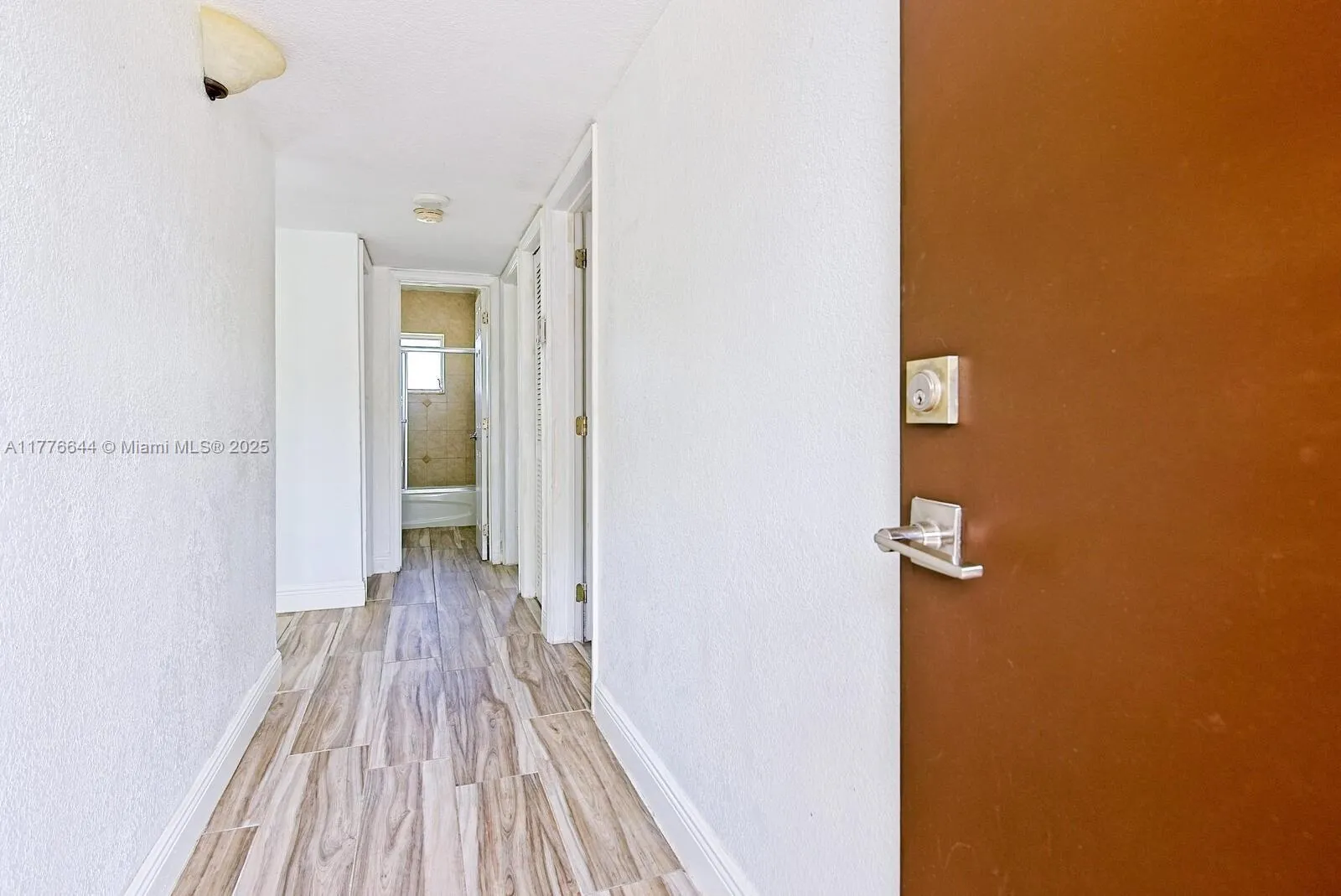 Miami, Florida 33156, United States, 2 Bedrooms Bedrooms, ,1 BathroomBathrooms,Residential,Pending,101224