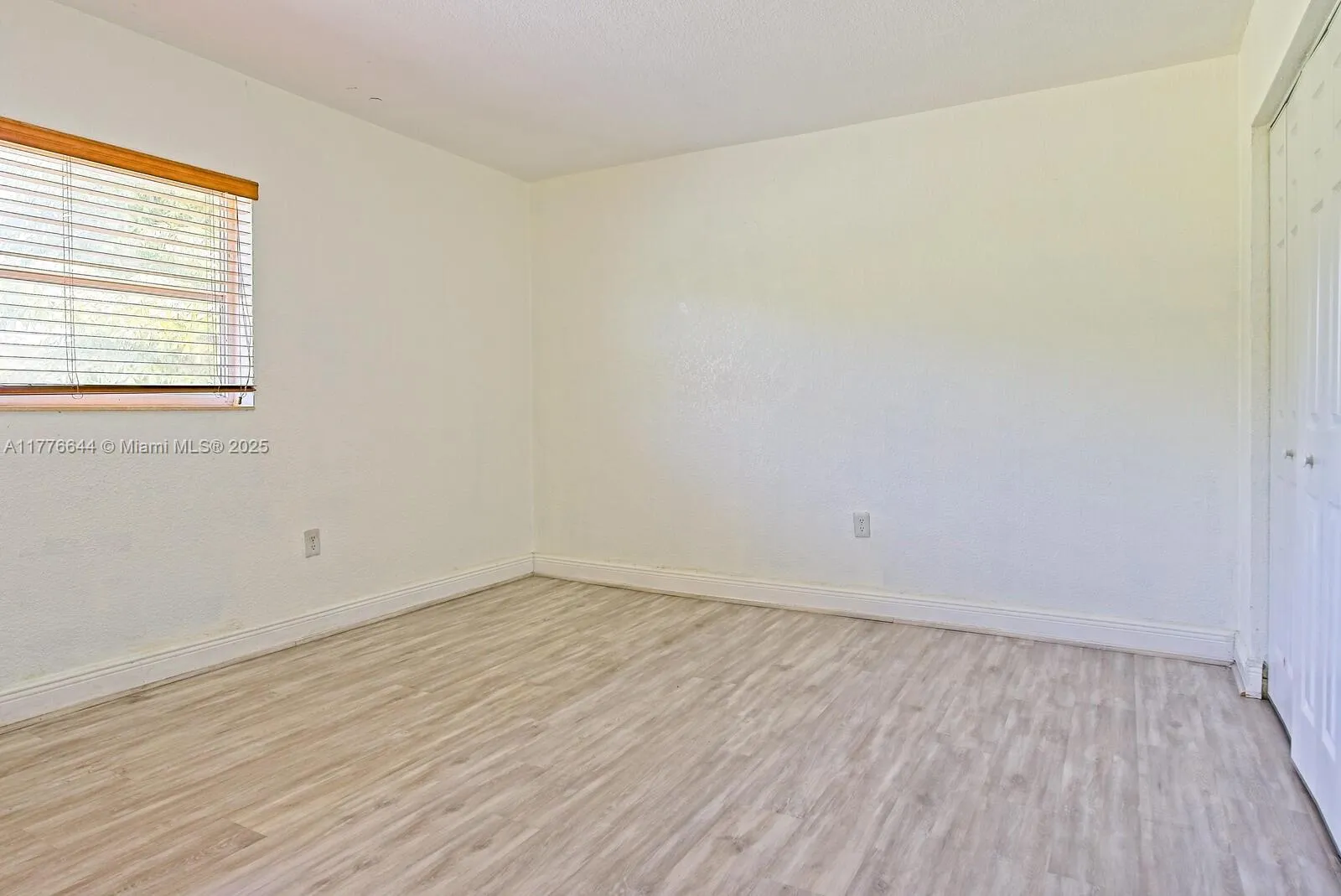 Miami, Florida 33156, United States, 2 Bedrooms Bedrooms, ,1 BathroomBathrooms,Residential,Pending,101224